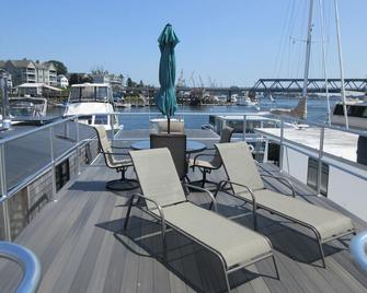 Houseboat located in the beautiful Kittery/ Portsmouth Harbor - Kittery - Balcony
