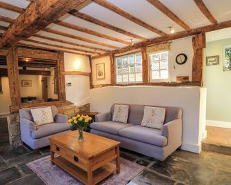 April Cottage - Chipping Campden - Living room