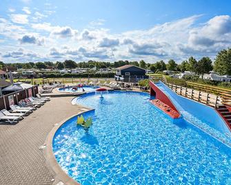 First Camp Bogense Strand Camping & Cottages - Bogense - Pool