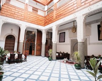 فندق رياض دار الضمانة فاس - فاس - شرفة مرصوفة
