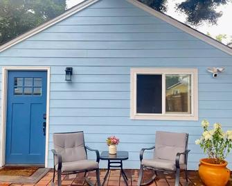 NEW private entry tiny home near GreenLake/Lightrail/I-5 - Seattle - Patio