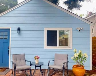 NEW private entry tiny home near GreenLake/Lightrail/I-5 - Seattle - Patio