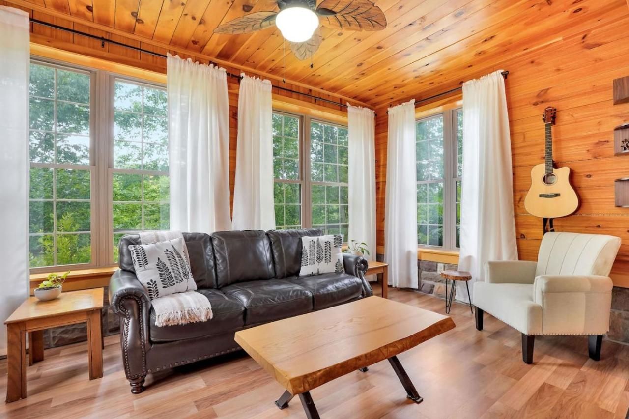 Cabin with Hot Tub, Game Room, Fire Pit and More!