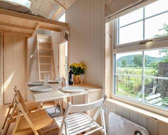 Enchanting Tiny House with wood burner and hot tub in Cairngorms - Ballater - Dining room