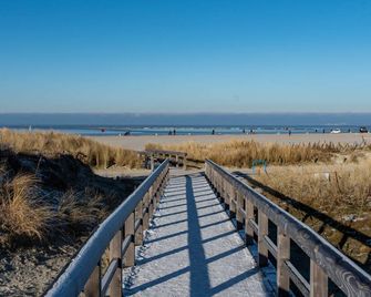 Apartment Am Deich by Interhome - Norddeich - Strand