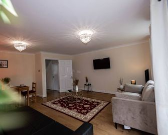 3kingbr&sofabed-Garden-Aircon-Bbq-Parkg - London - Living room