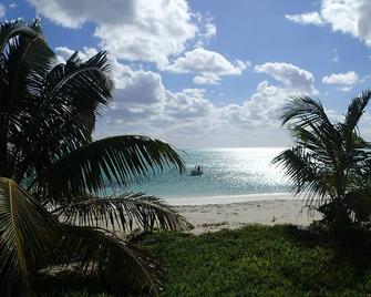 Casuarina Sea Breeze - Beautiful Beachfront Home-Including 16' Skiff - Cherokee Sound - Plaża