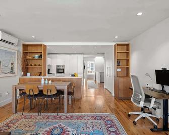 Brownstone Lane by Rove Travel | Cozy 2BR Apt - 布魯克林 - 餐廳