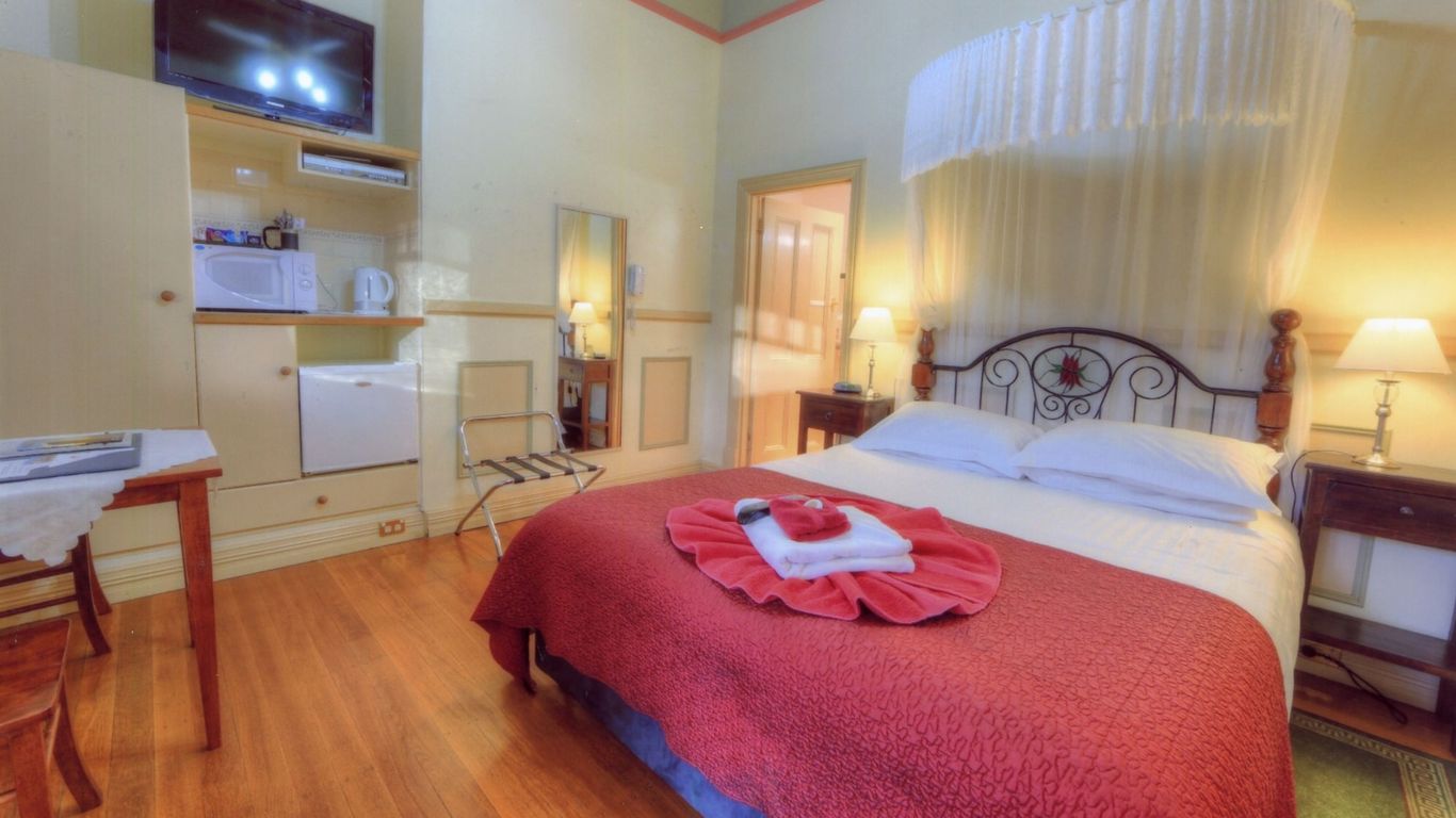 The Lodge Outback Motel