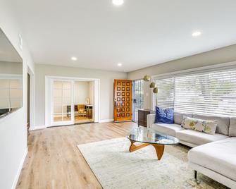 Spacious El Cajon Home - Day Trip to San Diego! - El Cajon - Living room