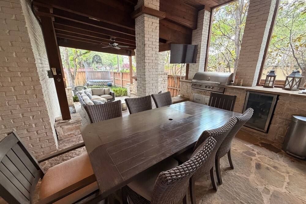 World Cup/Luxury Park Cities 5BR/5 min to Highland Park Village/20min to stadium - Dallas - Comedor