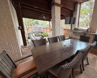 World Cup/Luxury Park Cities 5BR/5 min to Highland Park Village/20min to stadium - Dallas - Comedor