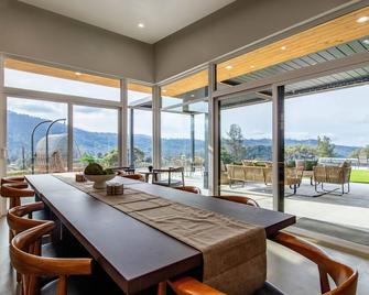 Horizon by Yosemite - Midpines - Comedor