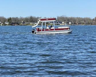 Charming Cottage with Beautiful Lake Views - Salem