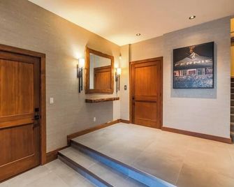Mtn Spa Retreat | Sauna + Cold Plunge I Ski In/Out - Fernie - Flur