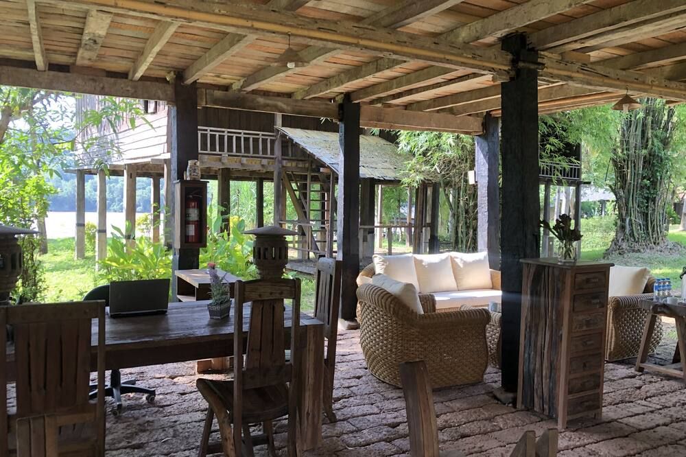 On The Mekong Resort - לואנג פראבאנג - פטיו