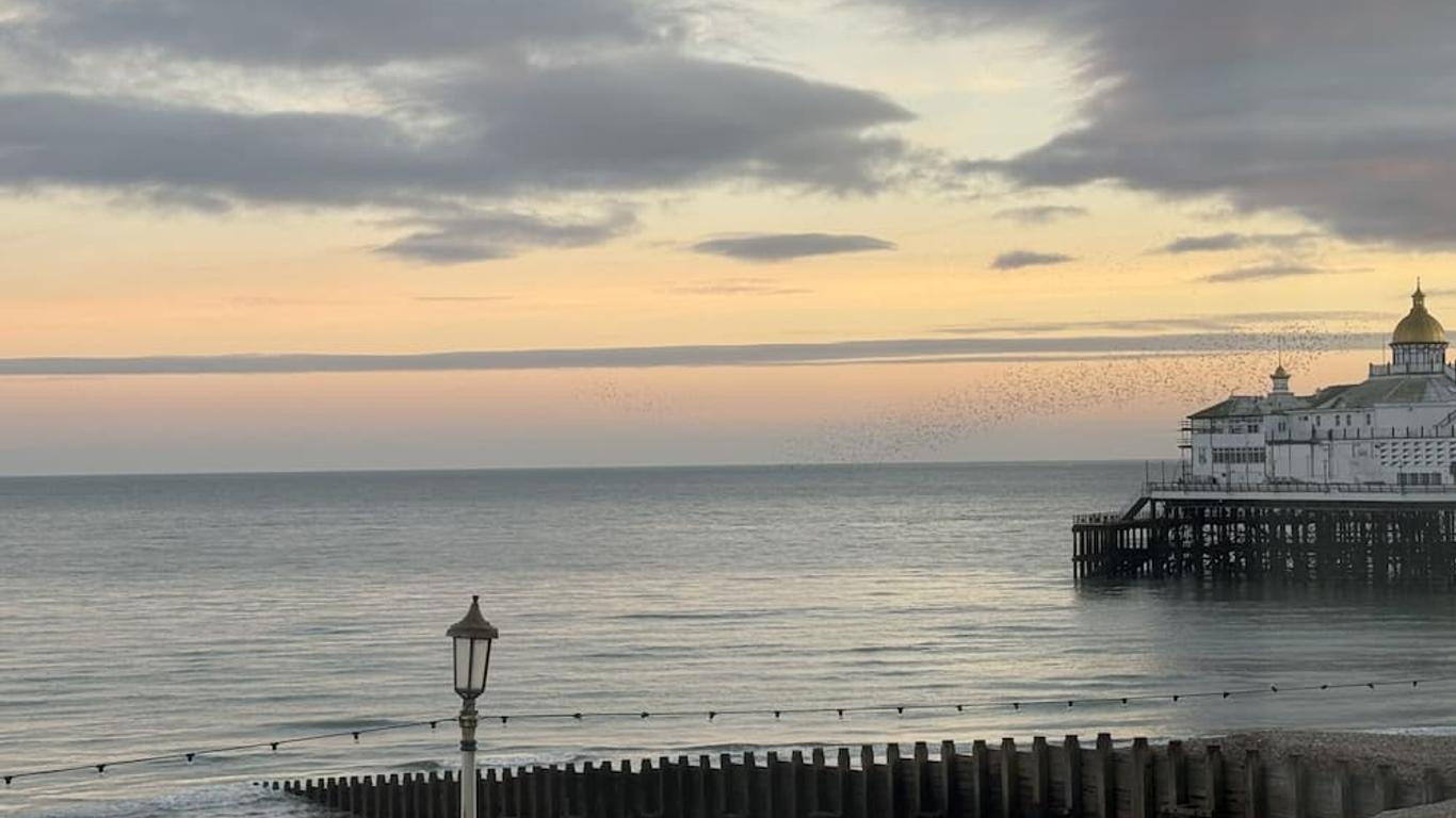 OYO Marine Parade Hotel, Eastbourne Pier