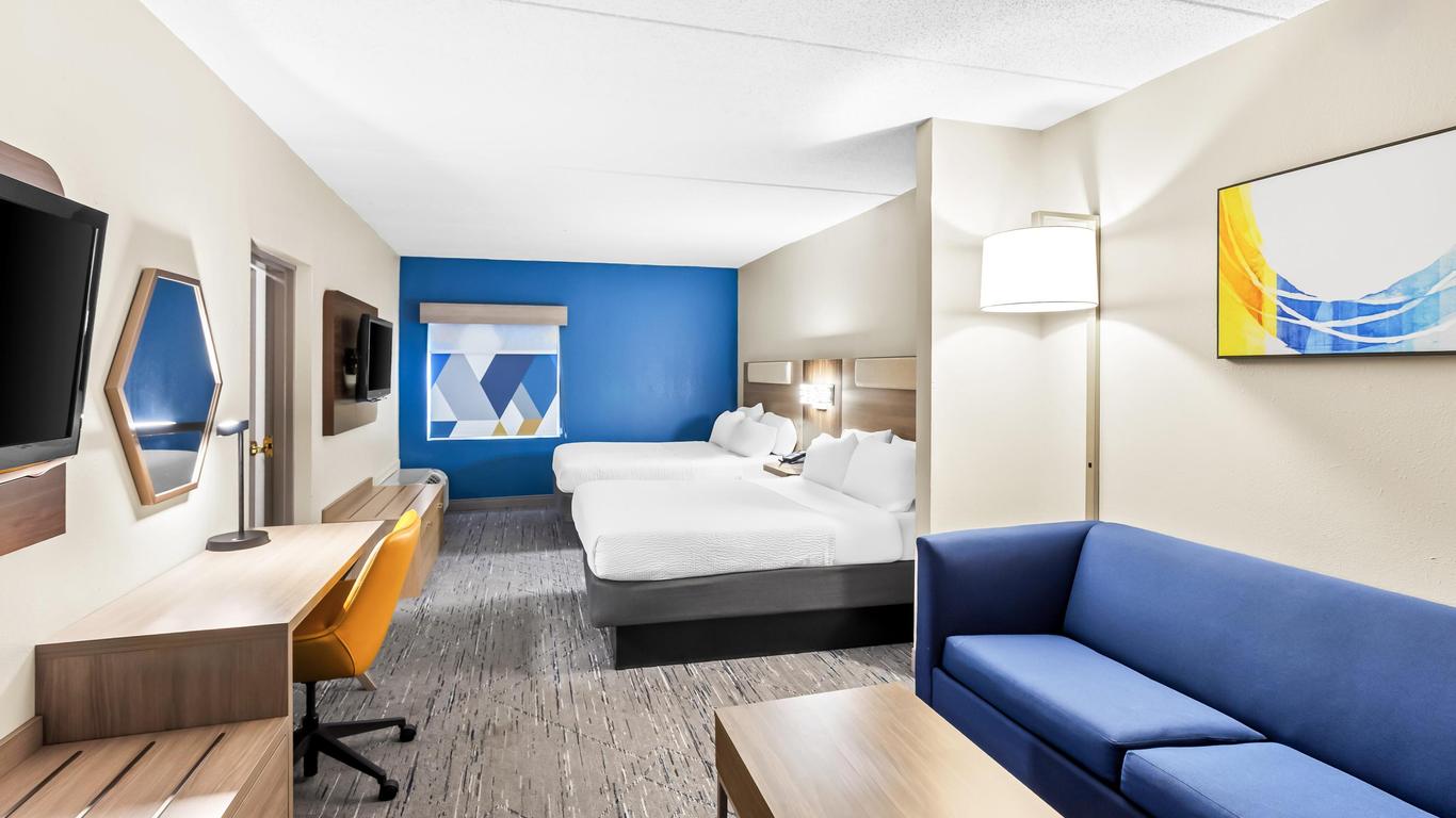 Holiday Inn Express & Suites Charleston-Southridge By IHG