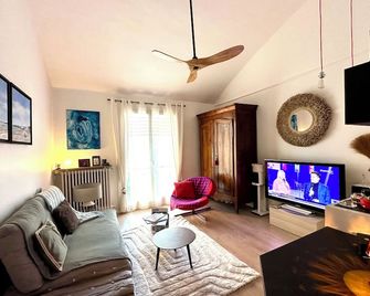 Apartment 5 mins from the historic center with parking - Aix-en-Provence - Sala de estar