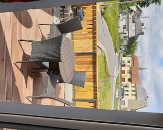 Cottage on the lake 4 km to the Center Park - Nohfelden - Balkon