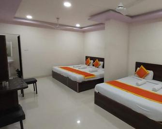 Hotel Radhika Inn - Trimbak - Habitación