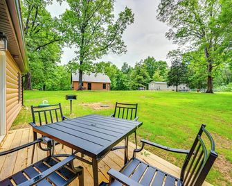 5 Mi to Mammoth Cave: Peaceful Retreat w/ Fire Pit - Cave City - Патіо