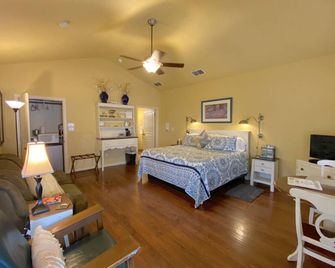 Comal Inn - New Braunfels - Bedroom