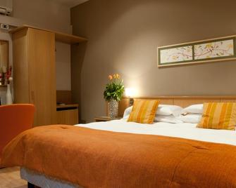 Hotel Due Pini - Formigine - Bedroom