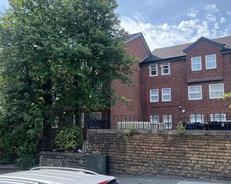 262-280 Apartments - Headingley - Building