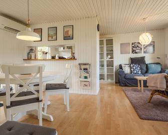 Gorgeous home in Haderslev with WiFi - Haderslev - Wohnzimmer