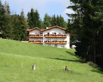 Apartment 'Obermüllerhof 1' with Mountain View, Shared Garden and Wi-Fi - Terento - Edificio