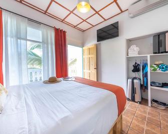 Bird Of Paradise Hotel - Jacó - Habitación