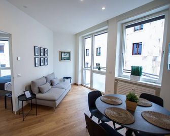 Luxury Apartment With Balcony - Como
