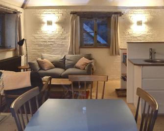 High Cogges Farm Holiday Cottages - The Granary - Witney - Dining room