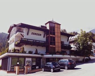 Hotel Garni Zerzer - Serfaus - Building