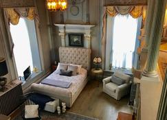 Enormous room in a Gorgeous Historic Mansion - Plattsburgh - Bedroom