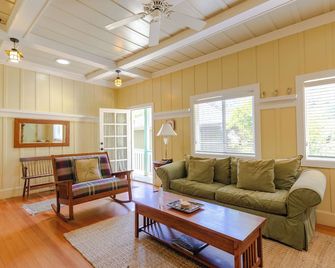 Riverside Cottage: Access and River Views- 1 miles from downtown Healdsburg - Healdsburg - Sala de estar