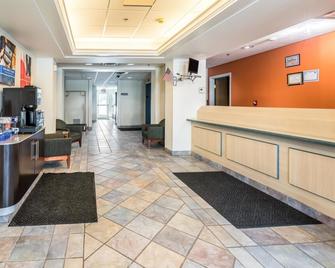 Econo Lodge Hot Springs South - Hot Springs - Front desk