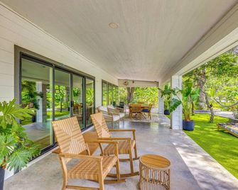 Group Getaway: Luxe Riverfront Gem in Los Fresnos! - Los Fresnos - Patio