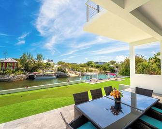 NEW 2Bdrs Luxury Villa w/Pool by the Canal - Perfect for families or couples - Providenciales - Innenhof