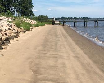 Guest Beach House on the York River - West Point - Playa