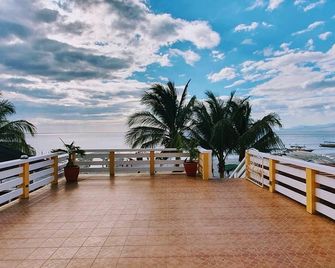 Phi-Phi Beach Resorts and Hotel - Morong - Balcón