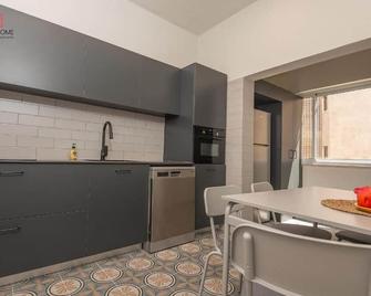 Sea view apartment with balcony - Netanja - Küche