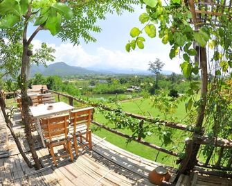 Tony Guesthouse - Pai - Patio