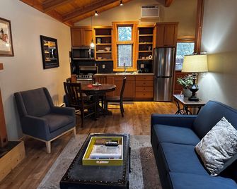 Chewuch Inn and Cabins - Winthrop - Wohnzimmer