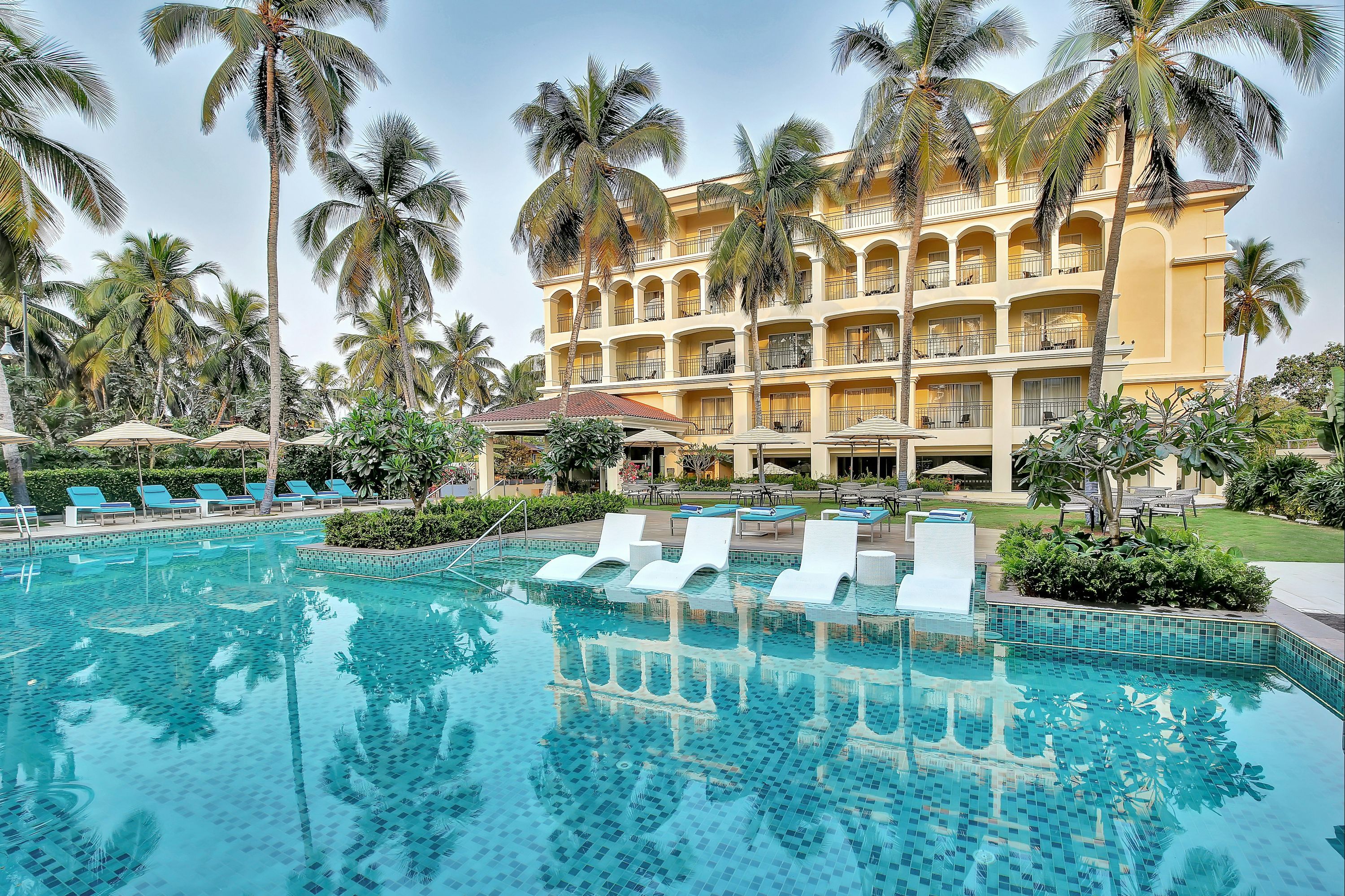 Holiday Inn Goa Candolim By IHG - פאנג'י - בריכה