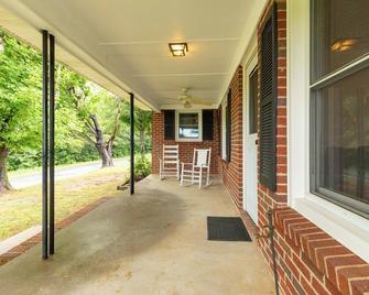 Red Robin Retreat - Near Lake James, Nc - Morganton - Terasa