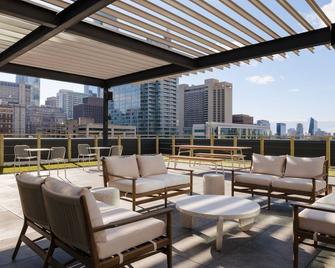 Sonder Onyx - Philadelphia - Balcony