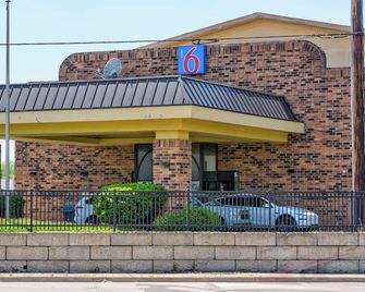 Motel 6 Libertyville Il - Libertyville - Budova