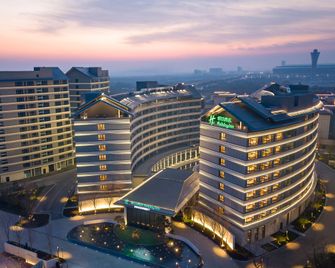 Holiday Inn Xianyang Shuangzhao Lake by IHG - Xianyang - Building